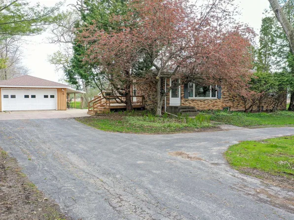 6822 Lakeshore Rd, Winneconne, WI 54986