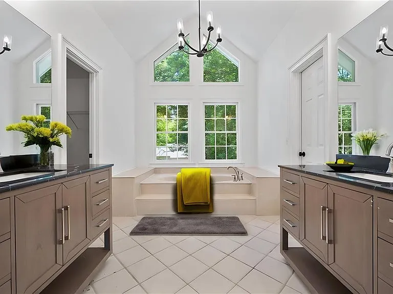 2120 Skyland Cove Ln — Photo 27