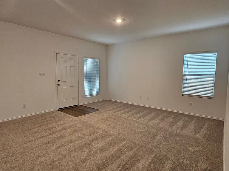 128 Dollars Dr — Photo 6