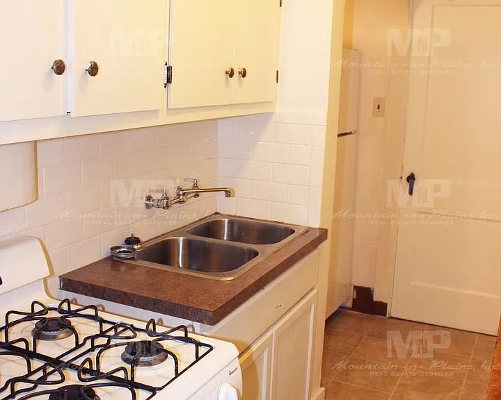 322 1/2 W Laurel St — Photo 4