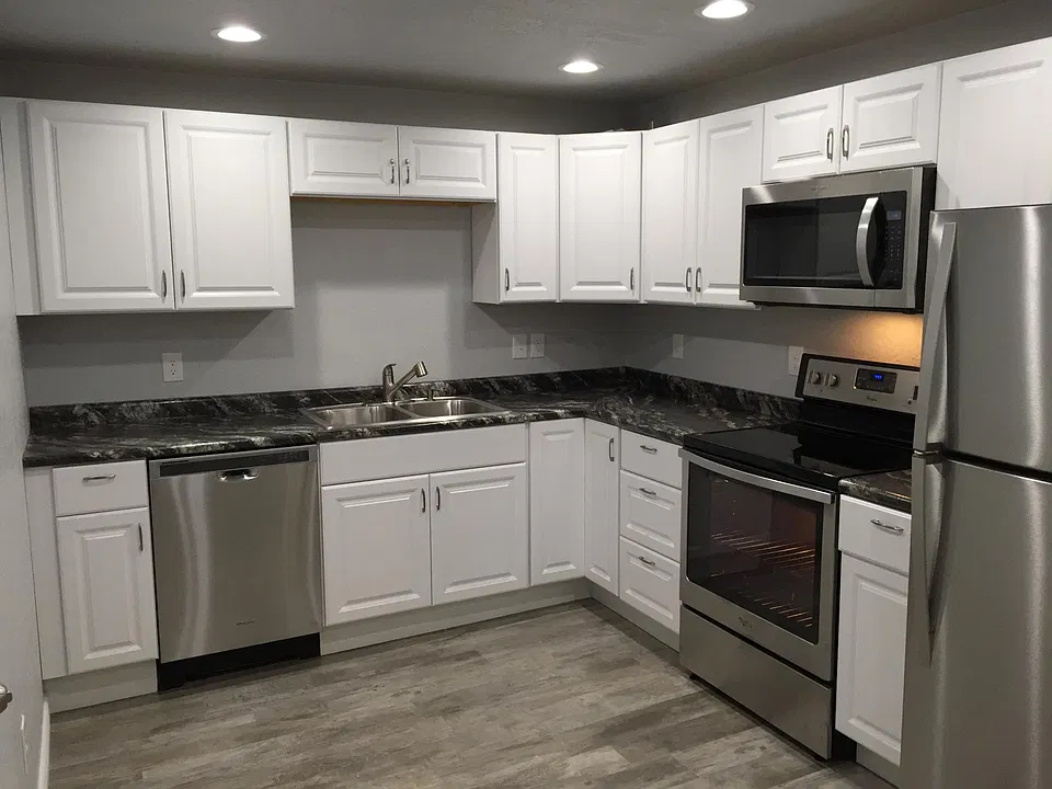 1204 1/2 W 13th St