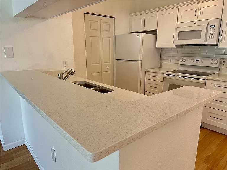 624 Arbor Lakes Cir #624 — Photo 3