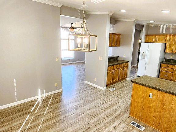 5th image of 849 S 91st Pl