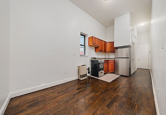 3rd image of 163 Humboldt St APT 4L
