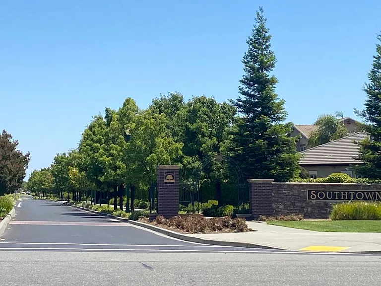 230 Cogburn Cir — Photo 15