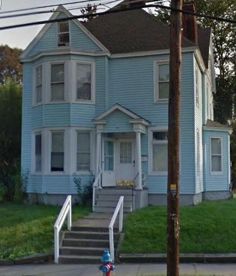 6 bed, 1986 sqft, $4,770 — Photo 1