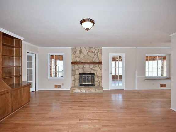 Huge great room with fireplace __