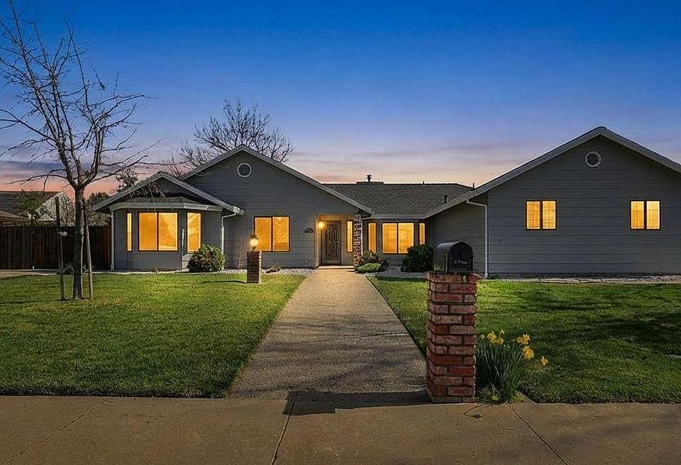 1st image of 207 Country Club Dr