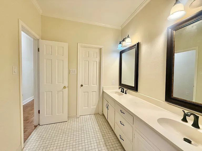 621 W Woodruff Dr — Photo 10