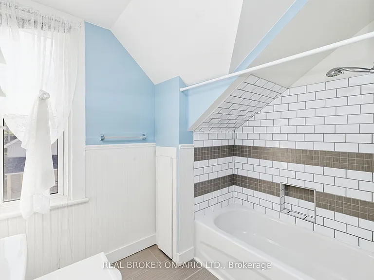35 Victoria St — Photo 30