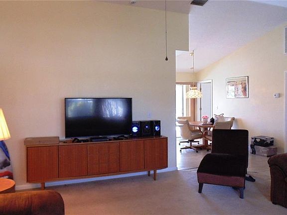 4th image of 1146 SW 38th St