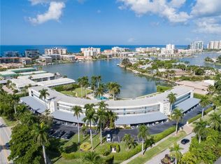 383 Harbour Dr APT 105, Naples, FL 34103