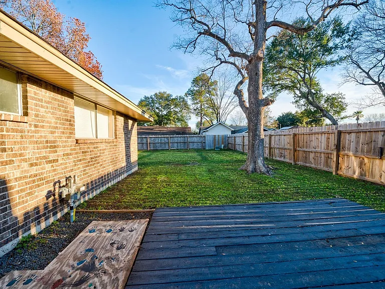 6331 Oaknut Dr — Photo 14