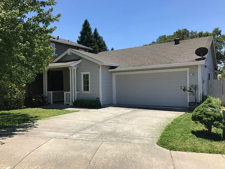 120 Philip Dr — Photo 1