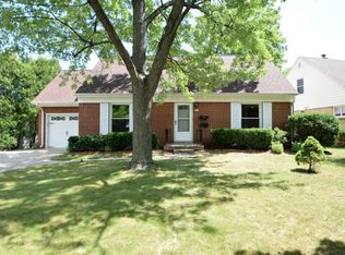 580 N 105th St, Wauwatosa, WI 53226