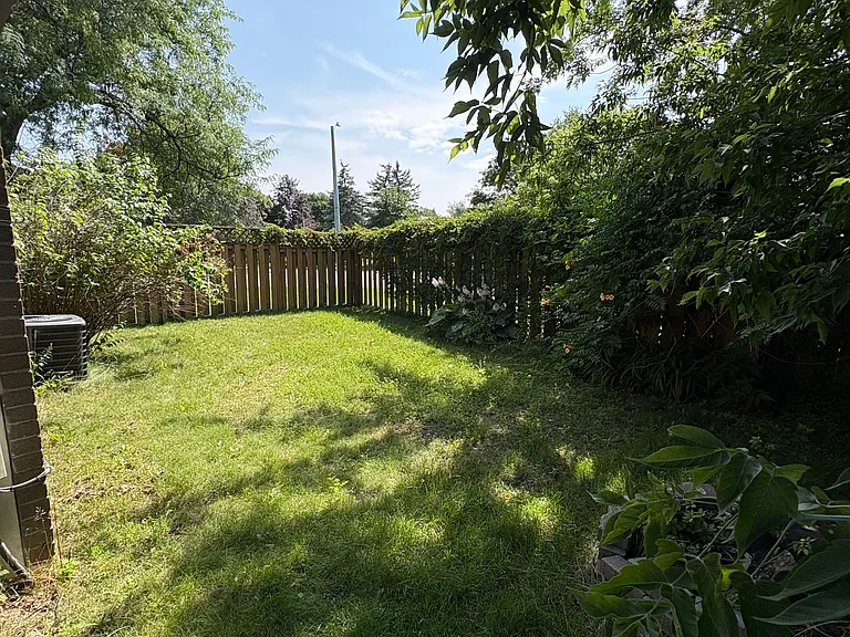 58 Devins Dr #UPPER LEVEL — Photo 15