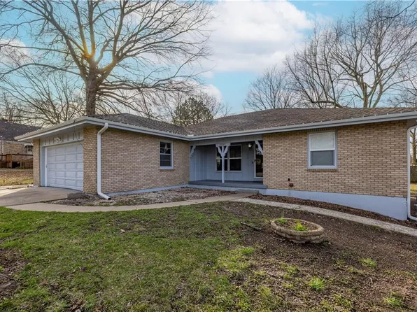 10105 E 35th St, Independence, MO 64052