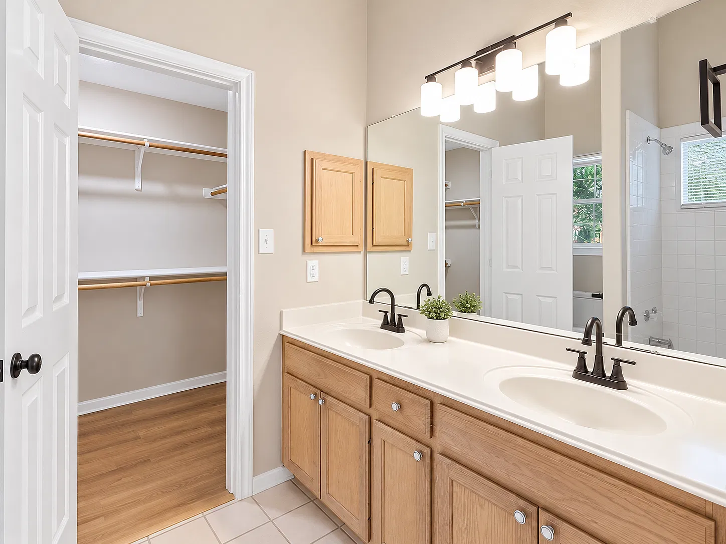 3 bed, 1360 sqft, $550 — Photo 2