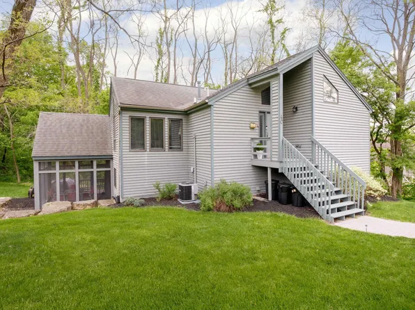 40 Valleywood Ln, Galena, IL 61036