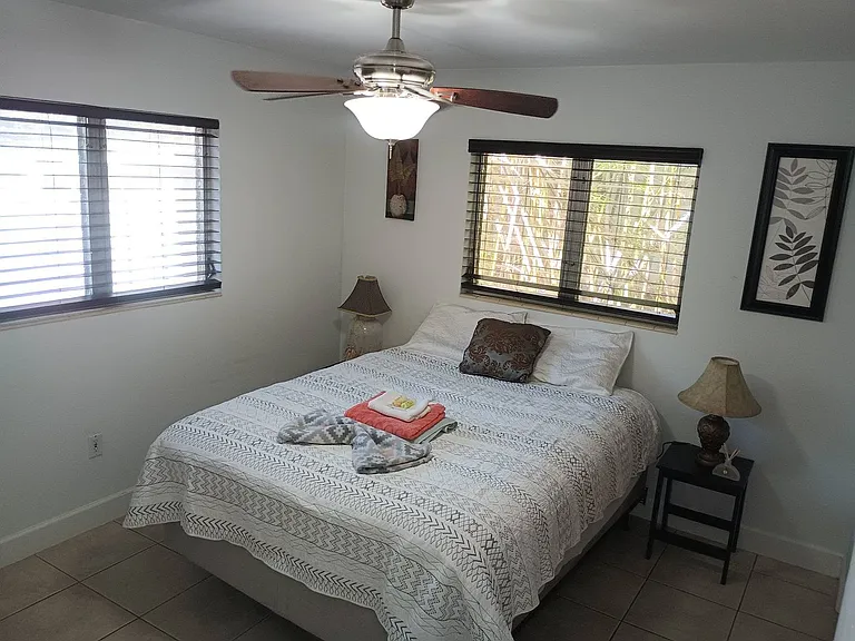 1637 Devonshire Ln — Photo 9