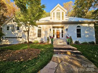 625 Lochaven Rd, Waxhaw, NC 28173