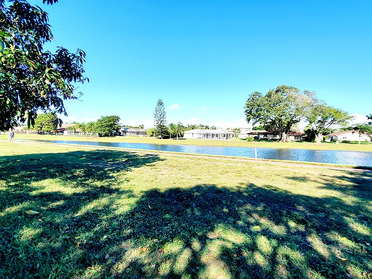 3107 N Palm Aire Dr — Photo 14