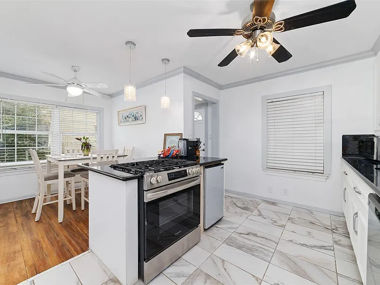 1604 W Alabama St — Photo 12