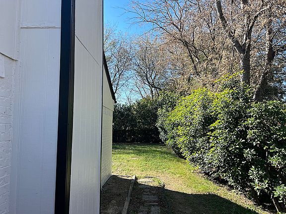 5th image of 3904 Springside Dr