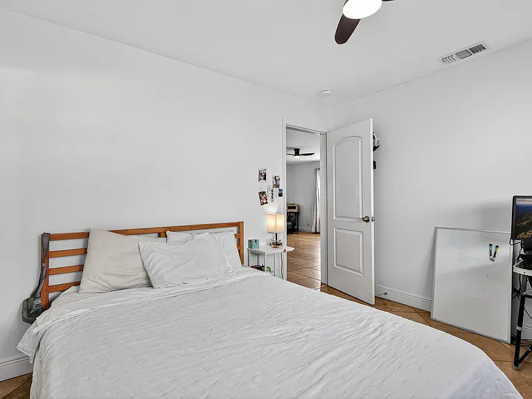 4540 SW 28th Ter — Photo 19