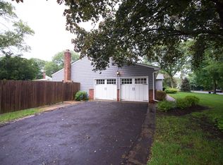 5 Niblick Rd, Selden, NY 11784