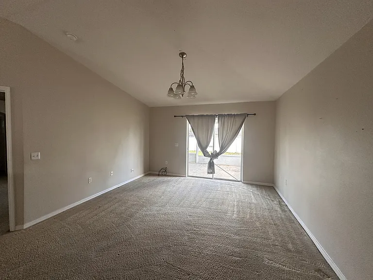 2529 SW 156th Pl — Photo 4