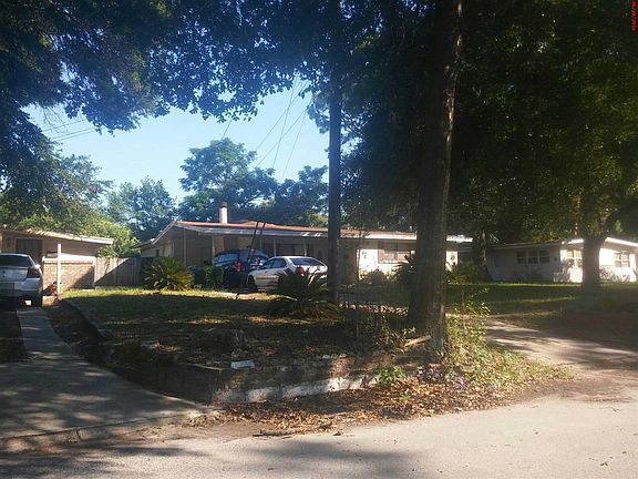 2nd image of 7068 Fountainbleu Cres