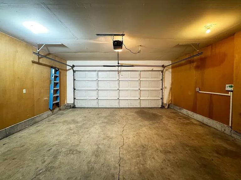 2083 Amirante St — Photo 28