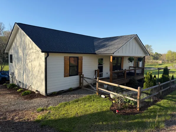 923 Newfound Rd, Leicester, NC 28748