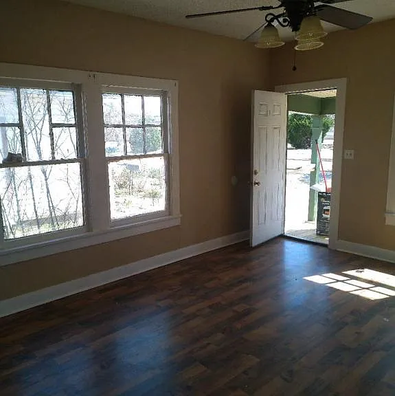 1606 Collins Ave — Photo 1