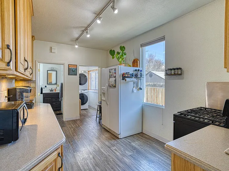 781 E Simpson Ave — Photo 11