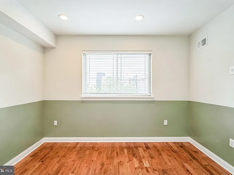 2241 Sears St — Photo 22