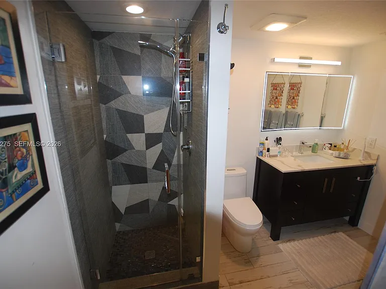 511 Lucerne Ave #306 — Photo 7