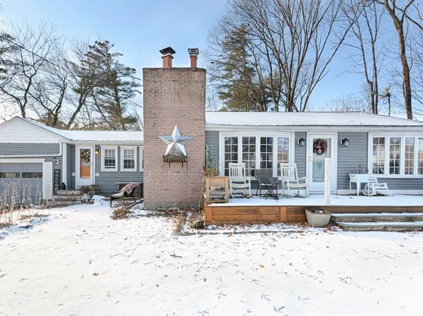 91 Maple Pkwy, Lunenburg, MA 01462