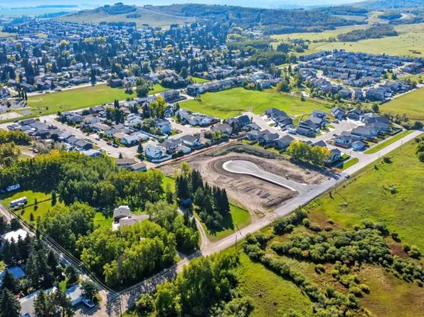 15 Dunham Ct NW, Diamond Valley, AB T0L 2A0