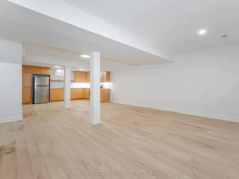 131 Dunstan Cres #LOWER — Photo 6