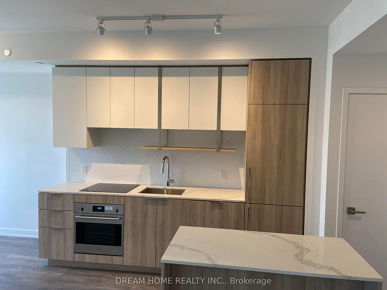 Azure Condos — Photo 4