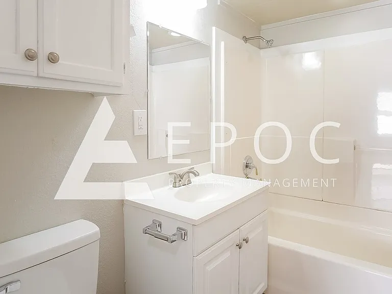 1933 W 49th Pl — Photo 5