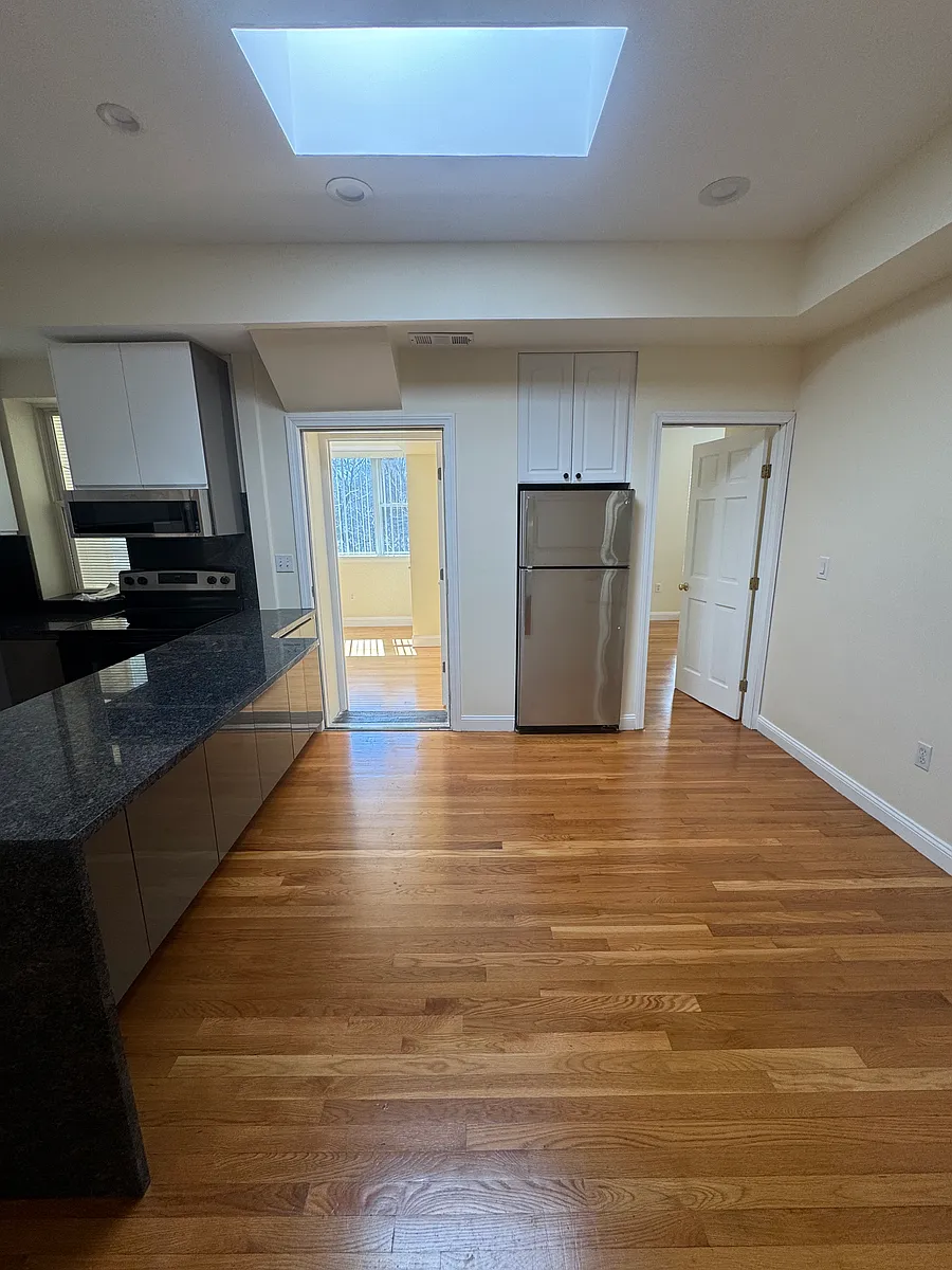 Building Photo - 1801 Beacon St #7