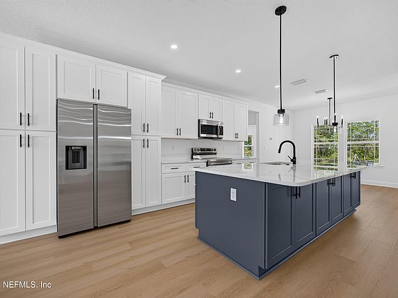 4th image of 292 SE 34TH Way
