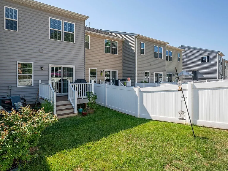 2066 Elm Tree Ct — Photo 5