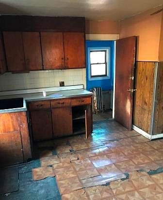 4th image of 1544 E 94th St