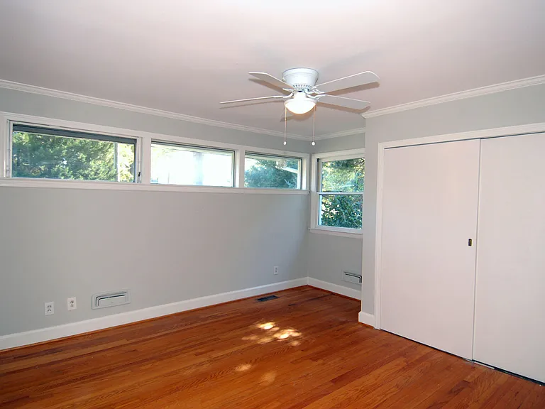 727 Graham St — Photo 12