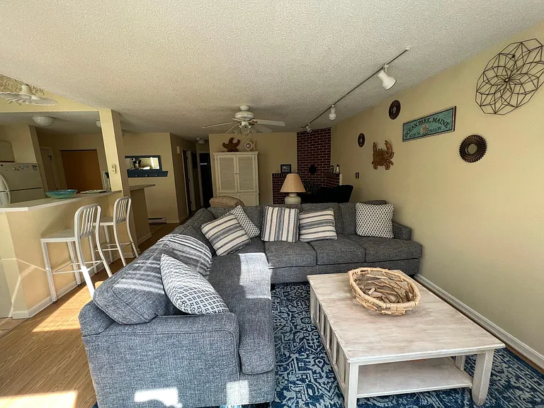 146 W Grand Ave #36 — Photo 5