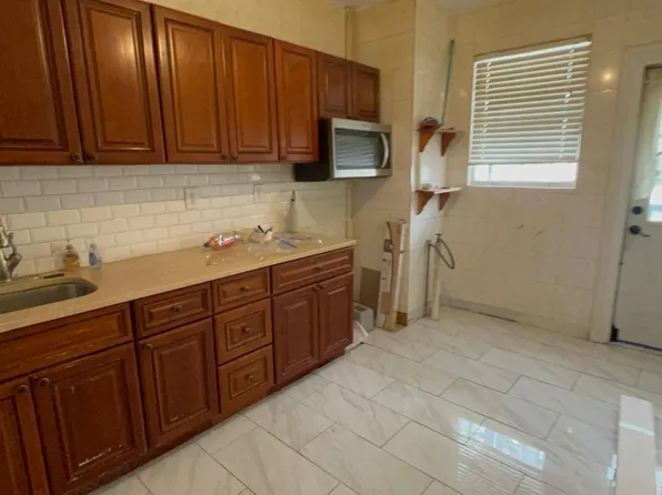 679 E 223rd St, Bronx, NY